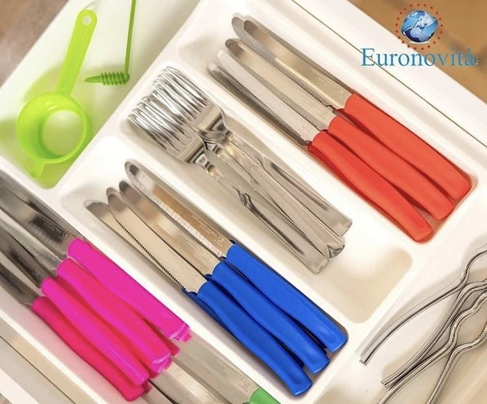 COLTELLI DA TAVOLA SEGHETTATI SET 6PZ ROSSI /nuovo