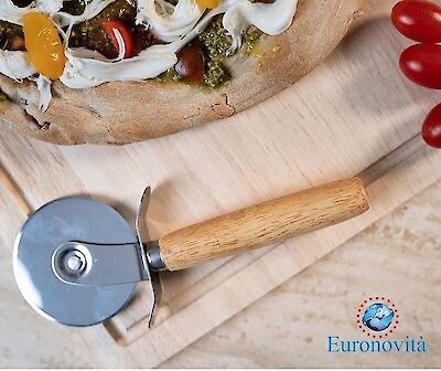 Foto di TAGLIA PIZZA MANICO LEGNO