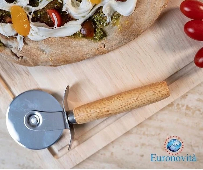 TAGLIA PIZZA MANICO LEGNO